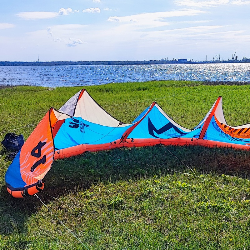 Pūķis North Rebel 14 m